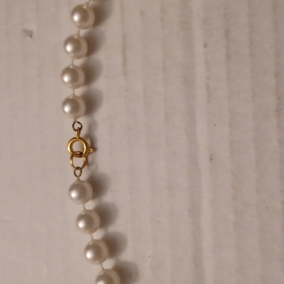 4/$40 White Faux Pearl Necklace - Picture 2 of 3